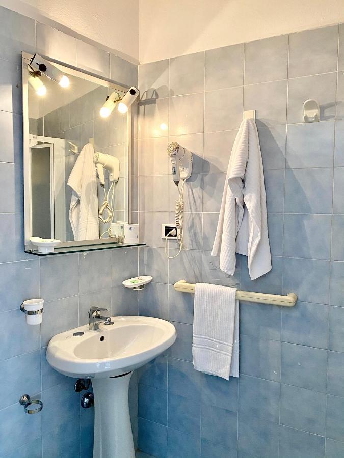 Il Romito Hotell Quercianella Exteriör bild