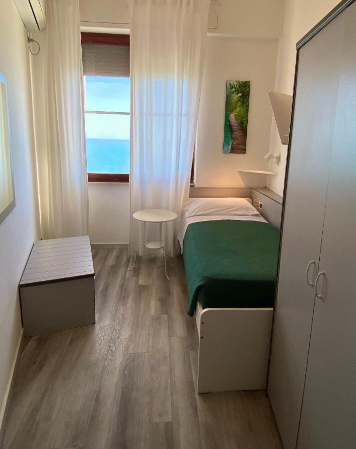 Il Romito Hotell Quercianella Exteriör bild