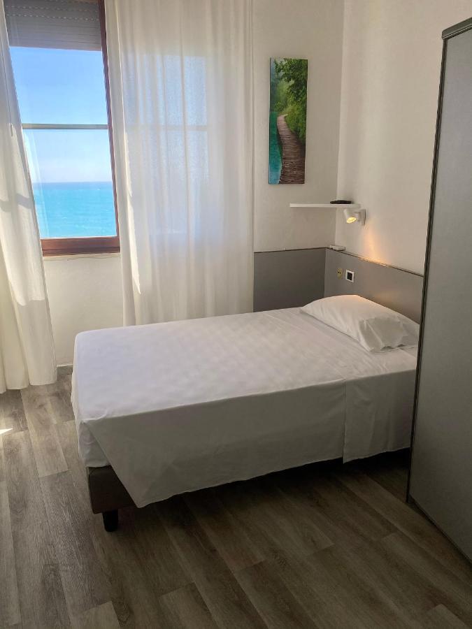 Il Romito Hotell Quercianella Exteriör bild